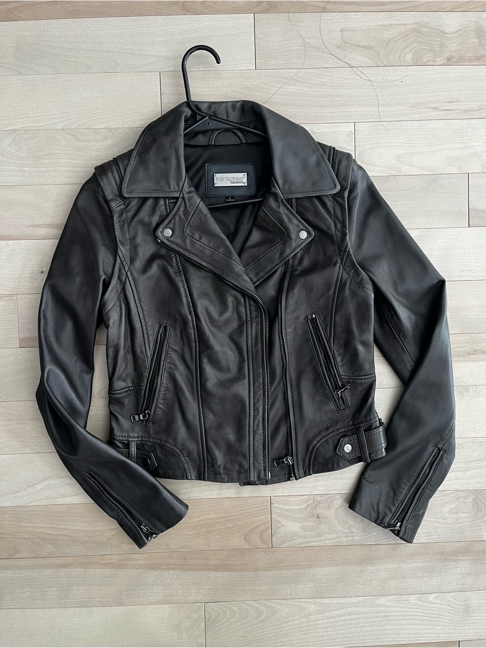 Leather Jacket – Detachable Sleeves